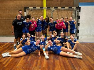 Le ragazze festeggiano la vittoria