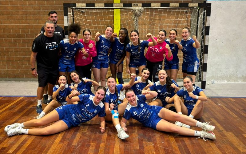 Le ragazze festeggiano la vittoria
